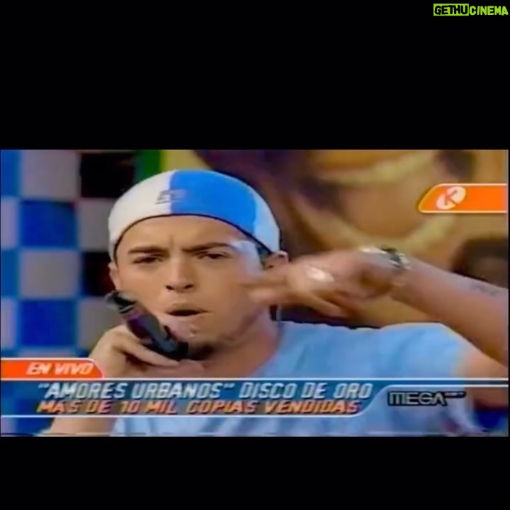 Rigeo - 1.3K Likes - Una bella historia acá de la música en mekano! Esta canción tiene 17 años y fue mi primer Gran Premio y acierto! Disco de oro para amores urbanos! Tema el cual ocupe el coro de Los Ángeles negros para lograr esto. Acá un hijo del rigor les comento que yo estaba en mi grupo @monjes_flow y de suerte pude grabar esta canción con @carlajaracadiz la cual fue tema central de la teleserie de mega! Y también fue producida en el estudio de monjes donde hacíamos Rap! ( o sea la casa de un amigo jaja). Es más yo no salgo ni en la foto de la portada del disco! No era parte de mekano, yo iba todos los días a cantar la canción y después me iba a mi trabajo. Trabaja en un restorant que se llama Dublín de Garzón ! Atendía mesas cerraba el local y ordenaba todo para el otro día!! Mi primer disco de oro lo obtuve siendo un Garzón feliz, lleno de sueños y de metas. No me avergüenza contar por el contrario tenía una meta que cumplir en mi vida y la logré. Aprovecho de dar gracias a @alexhernandeztv por darme al oportunidad en el 2004 de quedarme en el programa y sacar mis propios discos .. historias de música !!!