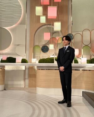 Rihito Itagaki Instagram - news zero 
3ヶ月間ありがとうございました

2年前金曜パートナーを務めさせて以来、またこうしてお邪魔できたことがとても嬉しかったです

やはりどうしても慣れない場、勉強させていただくことばかりでしたが、皆さまが温かく迎えてくださり今を生きる1人の人間として肩の力を抜いてこの場所に立つことができました

そして、3ヶ月水曜日のよる11時からの1時間、皆さまと過ごすことができて幸せでした

ありがとうございました！

スーツも毎回少しずつ遊びながら変えていきましたが、どれがお好みだったでしょうか👔

#写真10枚しか載せられなくて全部お見せできない