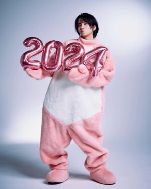 Rihito Itagaki Instagram - あけましておめでとうございます

今年も、振るってまいります

なにとぞ

#卯でも辰でもなくて