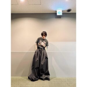 Rihito Itagaki Instagram - Rihito Itagaki Fan Meeting「第３回PLM総会 supported by ポッカサッポロ 北海道コーン茶」

お運びくださったみなさま、配信にてご覧くださったみなさま
本当にありがとうございました

今回は誕生日当日のイベントでしたがきっと、自分の中でも忘れられないものになるでしょう

動画を寄せてくださった山田孝之さん、そして文哉
サプライズゲストとしてお越しくださったMattさん、吉川愛さん
ご協力くださり感謝申し上げます

今回もみなさまに新鮮な気持ちで楽しんでいただくために、色々と拵えました
歌唱もいたしましたが、そこにはあくまで表現者の姿として在ることを念頭に向き合いました
お粗末様ではございましたが、みなさまの心の片隅に残ってくだされば嬉しいです

息苦しいことも多々ありますが、強かに狡辛く、戦ってまいりましょう
またお会いできることを！

#心療内科の板垣先生もまたお会いしたいそうです