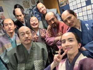 Rihito Itagaki Instagram - どうする家康　総集編
明日12/29(金)午後1:05～
より放送です👹

まだ載せてなかった家臣団自撮りショットでございます
すでに懐かし恋し…