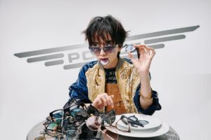 Rihito Itagaki Instagram - @policelifestyle キャンペーンビジュアルにお邪魔しております👓
眼鏡食べたり（？）スーパーマンになったり（？）しました

お好みの眼鏡垣をみつけてくださいな👓