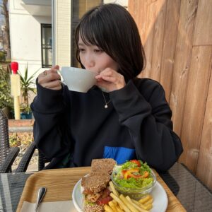 Rihona Kato Instagram - .
.
母と、茨城県つくば市にあるアンデルセンカフェへ。

パンがとても美味しいカフェ。
近くには大きな公園もあります🙆‍♀️
ジョギングしてる人多かったなぁ！

はー、花粉やば！チクショー

#茨城県 #茨城 #いばらき #茨城カフェ #つくば #つくばカフェ #アンデルセンカフェ #アンデルセンカフェつくば店 #テラス席はペット可 #テラス席はわんこok #近くに公園がある