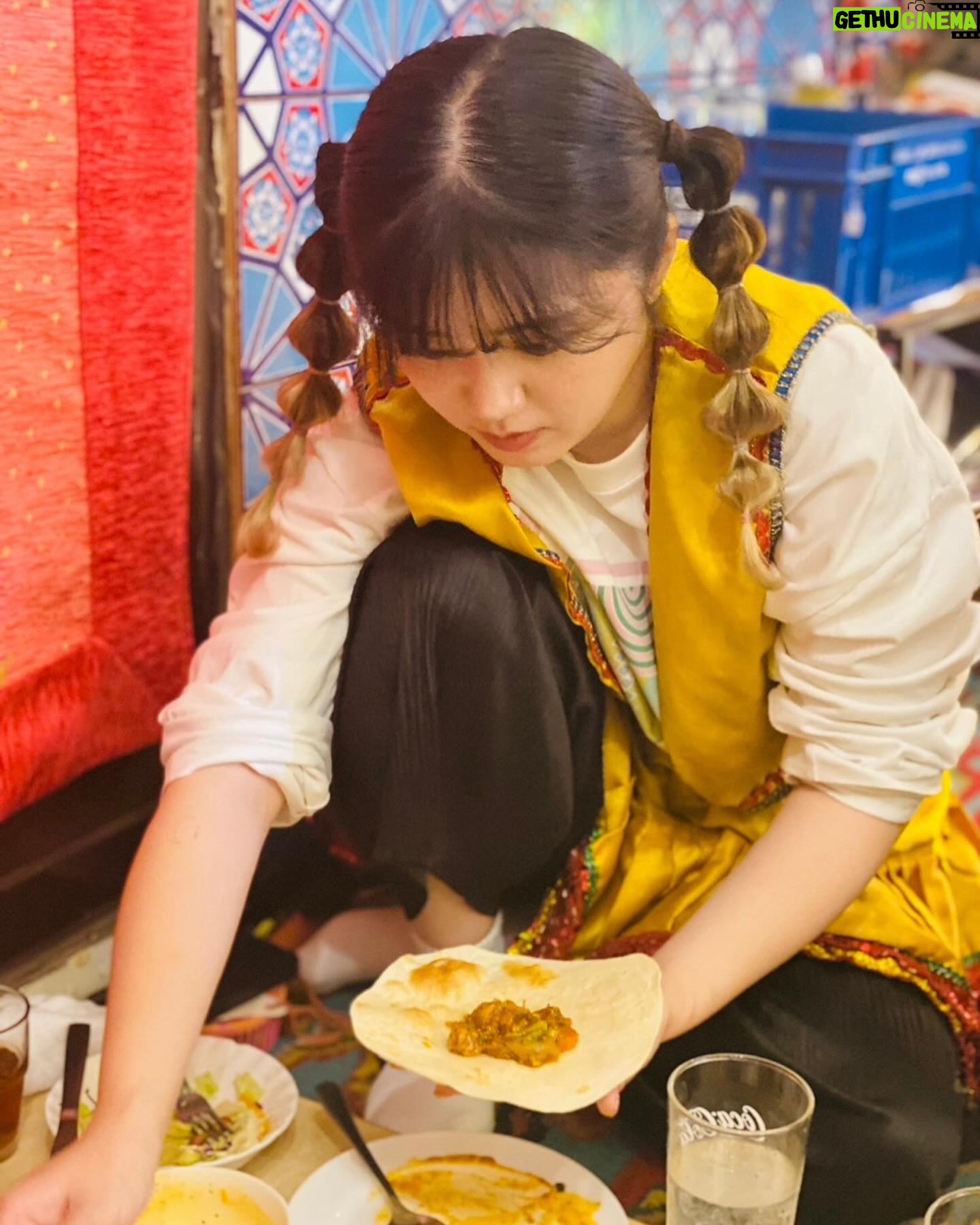 Rika Nagae - 881 Likes - _
ラジオでもお話しした、食べるの大好きチーム😋
るるきゃんさんに隠し撮りされてたのが
いい写真すぎたから共有したい📸