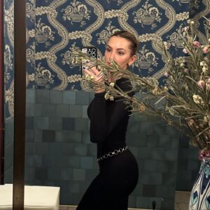 Riley Dandy Instagram - Some mirror selfies. What else do we live for. Last one is my true essence.🪞🪞🪞