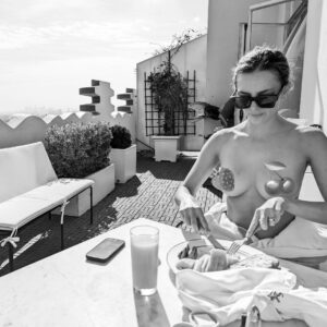 Riley Dandy Instagram - Turned 30, worked from bed, ate spaghetti, got upgraded to the penthouse suite and had a topless breakfast on the roof.🍉🍈🥓☀️