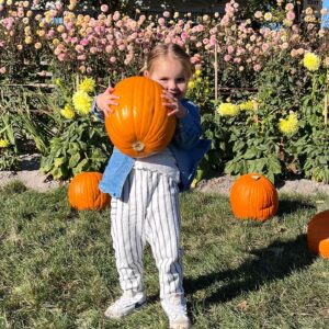 Riley Smith Instagram - A wholesome trip to the Pumpkin Patch. 🎃