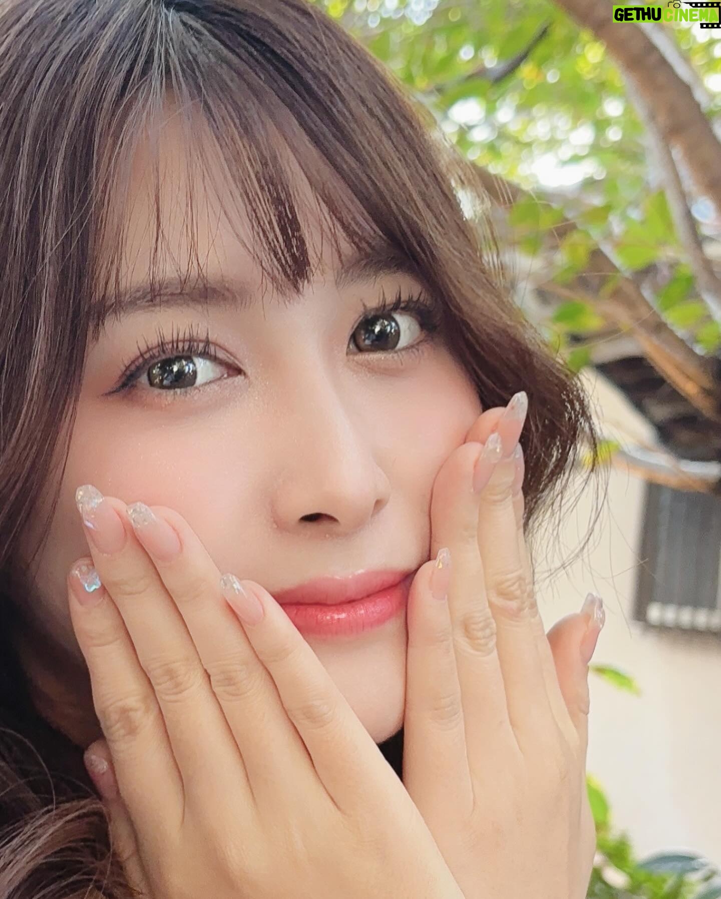 Rin Asuka - 1K Likes - #セルフネイル
今回は#スクエアネイル に挑戦💅✨
根本をベージュ
真ん中をほんのりピンク
先端はホロとシルバーラメ、#マグネットネイル をプラスしてキラキラにしてみました❤️
暑過ぎてニットのキャミソールだけで過ごしてた1日。
#衣替え 終わった時に暖かい日が続いて着る服見当たらないという現象。名前つけて👔笑
セルフネイルなのでなんでも自由自在!
だから右手のコンタクトをつける親指と人差し指は短くしてあります🥺あまり見ないでね☝️