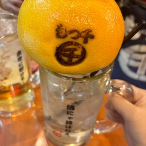 Rin Asuka Instagram - めちゃでかボリューム
まるごとグレープフルーツサワーに
肉刺し5種ユッケ⭐︎スペシャル⭐︎

ホルモン焼きに
ハムカツ

どれもリーズナブルで美味しい🤤
サクッと飲みでも夜ご飯でも満足すぎて
毎日でも通えるホルモン屋さんを見つけました❤️

お酒のジョッキの大きさに驚きの私🫢笑

#PR #もつ千 #赤坂ディナー #赤坂グルメ #赤坂居酒屋 #赤坂飲み