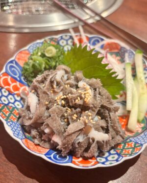 Rin Asuka Instagram - 肉刺しが大好きな私が😍
大阪に帰った時に見つけたお店🏬✨

@yakiniku_desse 
焼肉でっせ⇦

肉刺しの種類もさることながら、好きな厚切りタンも柔らかくでサックリとした歯触り🥺
ホルモンも種類豊富で安くて飲み放題をつけても2人で12000円位っ！

梅田にあって行きやすいからオススメします❤️
私もたん刺し、ハラミ刺しを求めてまた再訪問しようと決めました！！

お肉は体にいいからダイエット中も食べていいリストに入れてるんだ😋笑

#PR #焼肉でっせ #梅田焼肉 #大阪グルメ #和牛焼肉 #梅田昼飲み