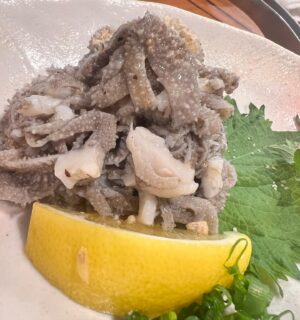 Rin Asuka Instagram - 帰省したら絶対食べる❤️

焼肉たかしま　@takashima1107 

日本一長い天神橋筋商店街から近いのでいつもお買い物して→ご飯のコース✨

生肉認可店だから大好きな肉刺しも豊富でシーズン毎に限定メニューも張り出されていていついっても楽しみになる😊

お気に入りは肉刺しとフワフワのトリュフ卵かけご飯！

締めのグリーンの冷麺はクレソン冷麺！お肉も美味しいけど〆にも重きを置く位おいしいよ😋

#大阪グルメ #穴場 #天神橋筋商店街  #天六グルメ #焼肉 #女子会 #女子会ディナー