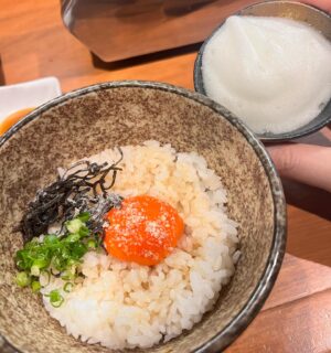 Rin Asuka Instagram - 帰省したら絶対食べる❤️

焼肉たかしま　@takashima1107 

日本一長い天神橋筋商店街から近いのでいつもお買い物して→ご飯のコース✨

生肉認可店だから大好きな肉刺しも豊富でシーズン毎に限定メニューも張り出されていていついっても楽しみになる😊

お気に入りは肉刺しとフワフワのトリュフ卵かけご飯！

締めのグリーンの冷麺はクレソン冷麺！お肉も美味しいけど〆にも重きを置く位おいしいよ😋

#大阪グルメ #穴場 #天神橋筋商店街  #天六グルメ #焼肉 #女子会 #女子会ディナー