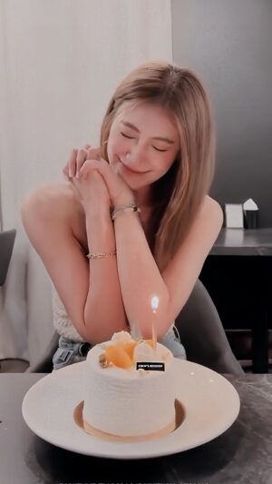 Ring Liao Instagram - It’s my BIRTHDAY!!!
以下開放生日祝福🥳💛