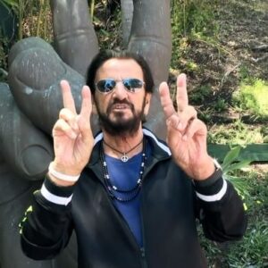 Ringo Starr Instagram - Peace and love just a little update 😎✌️🌟❤️🎶🌹🌈🏋🏽‍♀️🍇🥦🤩☮️