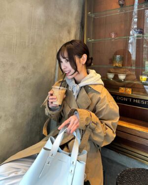 Rinka Otani Instagram - お仕事の日はどんなバッグ？
私はこれくらいがベストサイズです🩶👜

#CharlesKeithSS24
#ImwithCharlesKeith
#PR
#チャーキーフレンズ
#チャールズアンドキース