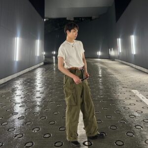 Rintaro Hachimura Instagram - 白TといえばHanes。自分も普段から着用させていただいたり、チェックしていますが、昨年春にHanesから出たのがこの”最高の白T” Hanes SHIRO。

他のアイテムとも馴染みが良く、これ一枚でも格好良く決まるこだわりの白色が絶妙で、着心地の良さに加えて丁度良いオンス感が、どんな人にもハマってくれると思います。

環境にも配慮された紙素材のパッケージはデザインも洗練されています。
白Tを探している方だけでなく、白T愛好家の方にも是非おすすめしたいです。僕もこの最高の白Tで自分を表現していきます！

@hanes_japan
#PR #HanesSHIRO #ヘインズ #白T