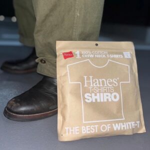 Rintaro Hachimura Instagram - 白TといえばHanes。自分も普段から着用させていただいたり、チェックしていますが、昨年春にHanesから出たのがこの”最高の白T” Hanes SHIRO。

他のアイテムとも馴染みが良く、これ一枚でも格好良く決まるこだわりの白色が絶妙で、着心地の良さに加えて丁度良いオンス感が、どんな人にもハマってくれると思います。

環境にも配慮された紙素材のパッケージはデザインも洗練されています。
白Tを探している方だけでなく、白T愛好家の方にも是非おすすめしたいです。僕もこの最高の白Tで自分を表現していきます！

@hanes_japan
#PR #HanesSHIRO #ヘインズ #白T