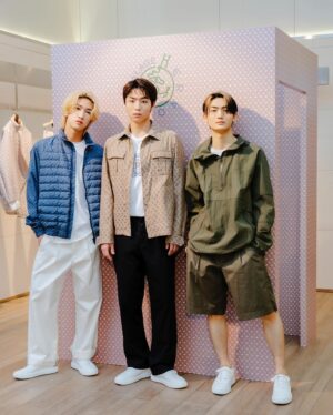 Rintaro Hachimura Instagram - @herno_official 

HERNO 青山店で開催中の HERNO GLOBE ANREALAGE ポップインイベントに颯と希空と遊びに行かせていただきました。
@fu_takahashi_official @noafukuzawa_watwing 

気品あるHERNOの雰囲気に、ANREALAGEとの環境に配慮された素材で作られたこだわりのあるシルエットがマッチしていて、どれもとても素敵なアイテムばかりでした。購入またはLINEのお友達登録で特設フォトブースの体験が可能なのですが、颯と希空と思い出の一枚を撮ってきました🙌
29日までポップアップが開催されているみたいなので、是非みなさん立ち寄ってみてください。

#Herno #UrbanOuterwearCouture
#HernoSS24 #HernoClub #Anrealage #PR