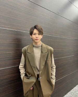 Rio Komiya Instagram - 最近の衣装ですっ

そういえば髪の毛衣替えしました🫡