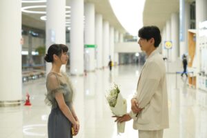 Rio Yamashita Instagram - Netflix「韓国ドラマな恋がしたい」
最後までご覧いただき、ありがとうございました！！

🕊️

さて、ちょっとだけ語ってみよう。笑

今までの人生で、私から好きになって想いが伝わったことは一度もありませんでした。
だから恋愛にどんどんネガティヴになっていって、好きな人ができると、どうせブスだし。ダメな人間だし。どうか見ないでー！って、性格までブスになっていく始末。何度か友達と好きな人が被ったこともあって、そんな時もいつも自分の気持ちを封印してきたし、そうしてるうちに好きな気持ちを封印するのが得意になっていったんだと思います。
人を好きになるのは恥ずかしいこと。
そんな自分が大嫌いでした。
結局お芝居が好きなのは、私以外の誰かになれることができるから、お芝居は私の逃げ場だったんです。

今回の出演は、そんな私自身とお芝居と向き合う大きなチャンスだと思いました。
何故、お芝居でできることが私生活だとできないのか。かといって、私生活でも仮面をかぶって演技することはできたんだけど。
如何にありのままの自分でいられるか。
それが配信されて、自分がどう見るのか、みんながどう見るのか、とても興味があったから、本当に自分自身への実験でした。
そして、本当に剥き出しの山下リオでやれたかなと思います。
（1カ月の生活の時間でいうと、配信されている部分はあまりに少なく、私のほんの一部かなとは思うけど😏）
今回の経験を通して、今は何か答えが見つかった気がする！

途中、ヘイトコメントに傷ついたこともありましたが、最後まで応援してくださった皆様には本当に感謝します！いつも優しいコメントをありがとう。

この経験をまた役者に生かして、頑張っていくよ〜☺️✨

ともあれ、配信はずっとされております！
年末でもお正月でも！まだまだ沢山の方に観ていただきたいです！みんなも友達にオススメしてね〜❤️
まだまだ「韓国ドラマな恋がしたい」をよろしくお願いします！
Thank you♡

#韓国ドラマな恋がしたい
@dorakoi_abema_official 
@netflixjp 
#Netflix #ネットフリックス
#韓ドラ恋
#lovelikeakdrama
