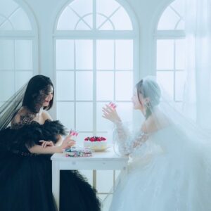 Ririko Masuzawa Instagram - あの707号室で
ナナとハチが笑い合える日を
私はいつまでも待っているの…🍓🗝️
⁡
@lulu_felice と矢沢あい先生コラボドレスを
リトル・マーサ代官山店で着てお写真を
撮れるフォトプランがあり、ありがたい事に
体験させて頂きました😭🫶🏻🎀
⁡
『NANA』と『ご近所物語』のドレスから
お好きなものを選べるのだけれど、
NANAの世界へ入り込むなら絶対NANA好きな
お友達とするのが本当に本当におすすめだよ！
@mayumayu1008 さんが大崎ナナやってくれて、
再現度高すぎたし、ナナハチ二人ってのが感動しちゃうの…
忘れられない思い出になりました！！💫
⁡
お写真の照明やセットの小道具も
こだわり沢山で、本当に最高ですありがとうございます😭😭
⁡
⁡
@kuraudia.weddingdress 
@littlemartha_wedding にて
是非チェックしてみてね💍🫧
#NANA #ご近所物語 #NANAコラボドレス #矢沢あいコラボドレス #矢沢あい #NANAフォトプラン #ご近所物語フォトプラン #nanacore #hachicore #hachi #nanaicon #wedding