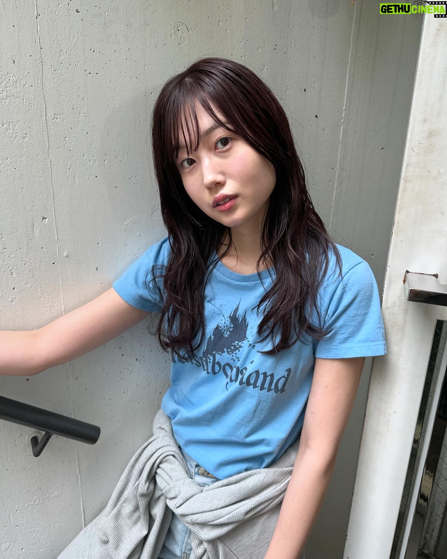 Ririko Masuzawa - 164 Likes - そんな質感の週末☁️
.
.
@nahosaito_log さんに
髪整えてもらった〜🚿♡
最近巻き髪熱再燃ちゅう。