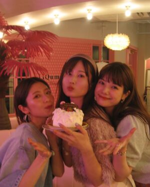Ririko Masuzawa Instagram - 今？って感じですけど、
誕生日迎える前迎えた時あたりの写真🎂🎀
もう5月終わるけど、お祝いお待ちしてます🙂‍↕️🙂‍↕️♡