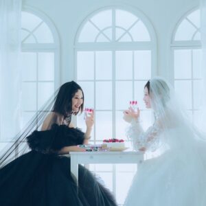 Ririko Masuzawa Instagram - あの707号室で
ナナとハチが笑い合える日を
私はいつまでも待っているの…🍓🗝️
⁡
@lulu_felice と矢沢あい先生コラボドレスを
リトル・マーサ代官山店で着てお写真を
撮れるフォトプランがあり、ありがたい事に
体験させて頂きました😭🫶🏻🎀
⁡
『NANA』と『ご近所物語』のドレスから
お好きなものを選べるのだけれど、
NANAの世界へ入り込むなら絶対NANA好きな
お友達とするのが本当に本当におすすめだよ！
@mayumayu1008 さんが大崎ナナやってくれて、
再現度高すぎたし、ナナハチ二人ってのが感動しちゃうの…
忘れられない思い出になりました！！💫
⁡
お写真の照明やセットの小道具も
こだわり沢山で、本当に最高ですありがとうございます😭😭
⁡
⁡
@kuraudia.weddingdress 
@littlemartha_wedding にて
是非チェックしてみてね💍🫧
#NANA #ご近所物語 #NANAコラボドレス #矢沢あいコラボドレス #矢沢あい #NANAフォトプラン #ご近所物語フォトプラン #nanacore #hachicore #hachi #nanaicon #wedding
