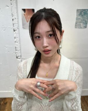Ririko Masuzawa Instagram - @luiture コラボでのPOP-UP
無事終了致しました🦪🫧🦭🐬💦🐟🤍🐋
.
あっという間だった、、🥹
来週末からオンラインでの販売も行うので、
遠方に住んでたり来れなかった方は是非ゲットしてね🫶🏻
オリジナルのZINE(お写真と詩が入ったものも)も販売するよ〜🔖
.
POPUPで会場抑えて設営からガッツリやるのは
本当に初めてで、本当に海の世界を作れるのか
不安もあったけど、 @luiture_misaki ちゃんが
先陣切って色々やってくれてとても頼もしかった😭
皆に海の世界を楽しんでくれてとても嬉しかったし、
皆のリアクションでこちらも新しい発見が沢山あって
とっても楽しい時間を過ごせました♡
来てくれるだけでも嬉しいのに差し入れもありがとう…！
.
ご来店下さった皆様ありがとうございました🐠🎀
 #luiture #handmadejewelry #jewely #ハンドメイドアクセサリー #ハンドメイドジュエリー #ご褒美ジュエリー #mermaidcore #マーメイドコア