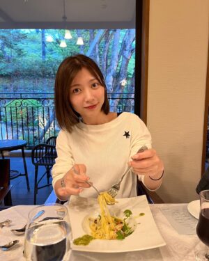Risako Ito Instagram - GWは家族と妹の友達のご家族と一緒に軽井沢へ。
ベイビーちゃんは2回目まして。
ちょっとは慣れてくれた..かな?笑

癒されました☺️