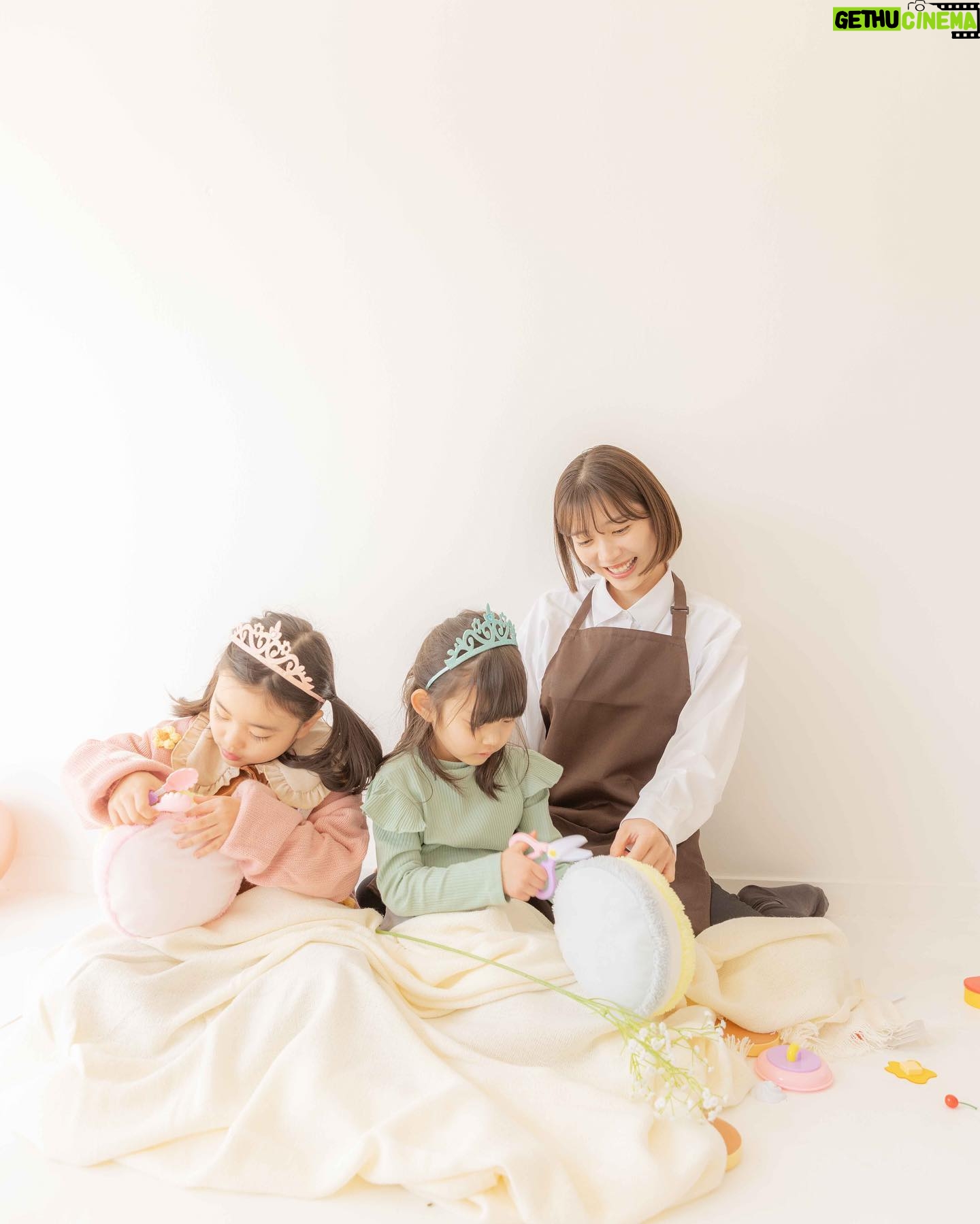 Risako Ito - 3 Likes - 🌸4/1よりスタート
サービスのご予約が開始となりました。
こちらの投稿を見たとお伝えいただくと
サポート代金が先着30家庭様に1時間1000円〜ご利用頂けます。
(2時間分が有効となります。交通費・オプション料金・手数料が別途かかります。)
*是非こちらの投稿をシェアしていただけますと幸いです*
これを機にぜひお気軽にお使いいただければ嬉しく思います ☺️✨
くこんな方におすすめ>
・仕事が残業の日に保育園のお迎えから寝かしつけまで楽しい遊びを取り入 れながら子供の日常生活のサポートして欲しい。
・テレワークなので公園や外出先で子供のサポートをしてほしい。
・子供が楽しく遊んでいる間にたまにはゆっくり過ごしたい。
・クオリティの高い読み聞かせや歌を聞かせたい。
・寂しい思いをさせるのではなくおもいっきり楽しんで過ごして欲しい。
・子供に合ったシッターさんをリストアップして欲しい。
・運営と距離の近い手厚いサポートが欲しい。
弊社のシッターキャストは全員が歌やお芝居、ピアノなどそれぞれの分野で
秀でた才能を持つエンターテイナーです。
加えて、事業内保育講習、保育資格(国家試験資格、全国保育サービス協会主催講習等)などを資格取得した一定以上の保育スキルを持つシッターキャストが大切なお子様をお預かりします。
お使いいただけるひと家庭ひと家庭に丁寧なサポートを心がけさせていただきます🍀
予約もLINE(https://works.do/R/ti/p/info@fluffy-ket) で可能です。
どうぞお気軽にご連絡下さい✨
#fluffyket #フラッフィーケット#ベビーシッター#ベビーシッター始めました #ベビーシッターサービス #ベビーシッター募集 #ベビーシッター求人 #ベビーシッターさんと繋がりたい#認可外保育施設 #うたのおねえさん#うたのおにいさん#子ども子育て #子ども子育て支援新制度 #ベビーシッター求人 #ベビーシッター東京 #ベビーシッター求人 #ベビーシッター#ナニー