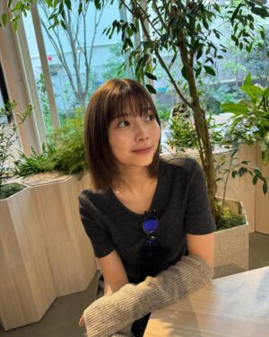 Risako Ito Instagram - プライベートな投稿がお久しぶりになってしまいました！
伊藤はいま元気です！

髪がすこしだけ伸びたり、
気温の変化が激しいためアームウォーマーを常に持ち歩いていたり、
試験の勉強なんかもやってりしてますよ。

12月は落ち着いたらゆっくり温泉とかに行きたいなぁとか思ったりしてる今日この頃です♨️