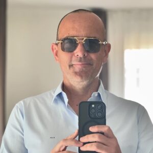 Risto Mejide Instagram - Gafas oscuras, para ver y no ser visto. Mi complemento imprescindible en cada edición de @gottalenttv. Os presento las de 2024.