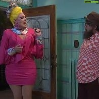 Rita Baga - 3 Likes - En 2e année de l’école primaire, toute la classe ou presque était en « Tortue Ninja » ou en « Power Ranger » pour l’Halloween. J’étais en Popa et le soir venu, je ramassais des bonbons aux portes du voisinage que je mettais dans.. un sac poubelle 😂
Vraiment touchée d’avoir eue un petit rôle dans La Petite Vie: 30 ans plus tard et de jouer avec… Popa et Pinson!
Disponible dès maintenant sur l’extra de tou.tv et à Ici télé cet hiver.