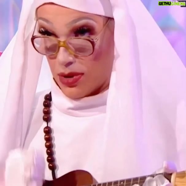 Rita Baga - 1.8K Likes - ALERTE !
Soeur Sourire, alias @susanfromgrindr, nous a écrit le hit de cet été 2023, en hommage à notre @ritabagaz !
L’épisode 5 de Drag Race Belgique est toujours disponible sur Auvio.
#DragRaceBelgique
#dragrace
✨Watch @dragracebelgique on @wowpresentsplus (worldwide ex. Belgium) and Auvio/@tipikrtbf (Belgium)! 👑
#DragRaceBelgique, hosted by #CanadasDragRace icon @ritabagaz, Thursdays at 11AM PT / 8PM CET 🌈