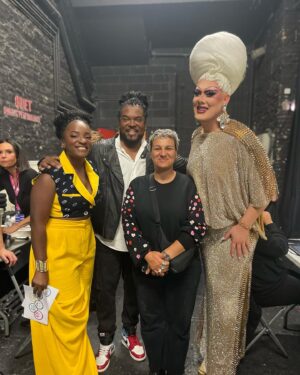 Rita Baga Instagram - Et voilà, c’est fait!
Que de stress 😅 mais au final, beaucoup de plaisir. Un premier standup en solo moitié français normatif moitié québécois ce soir dans le cadre du @festivalduriredeliege ❤️

Bientôt dans votre télé européenne!
Merci à @virginiechauvette pour les textes, @cluc_couture pour le look et @itsheavengenderfck pour la coiffe!

Retrouvailles avec les copines @ceciledjunga (merci de l’invitation!), @kavanagh.anthony et @samiabouhjar !