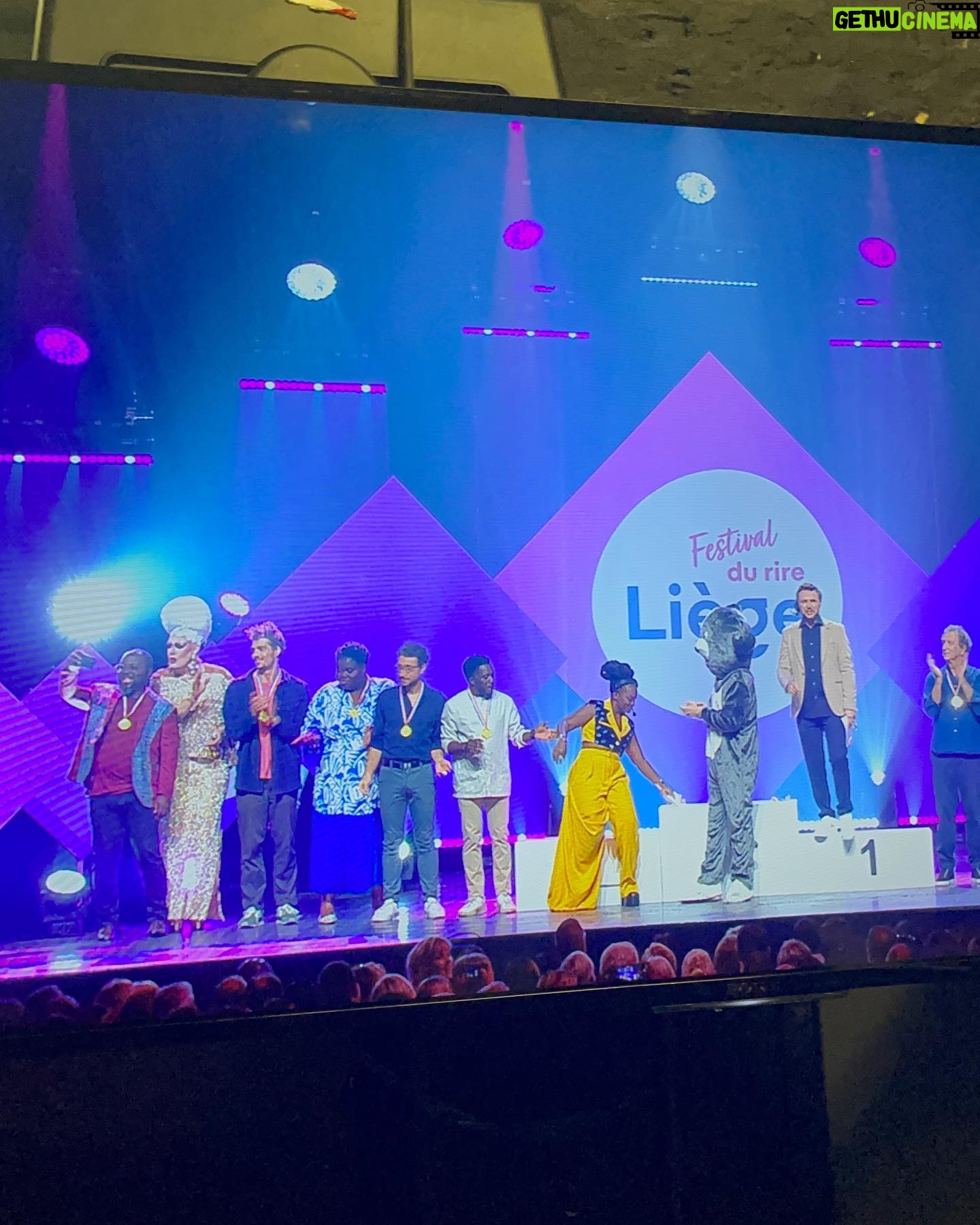 Rita Baga - 3 Likes - Et voilà, c’est fait!
Que de stress 😅 mais au final, beaucoup de plaisir. Un premier standup en solo moitié français normatif moitié québécois ce soir dans le cadre du @festivalduriredeliege ❤️
Bientôt dans votre télé européenne!
Merci à @virginiechauvette pour les textes, @cluc_couture pour le look et @itsheavengenderfck pour la coiffe!
Retrouvailles avec les copines @ceciledjunga (merci de l’invitation!), @kavanagh.anthony et @samiabouhjar !