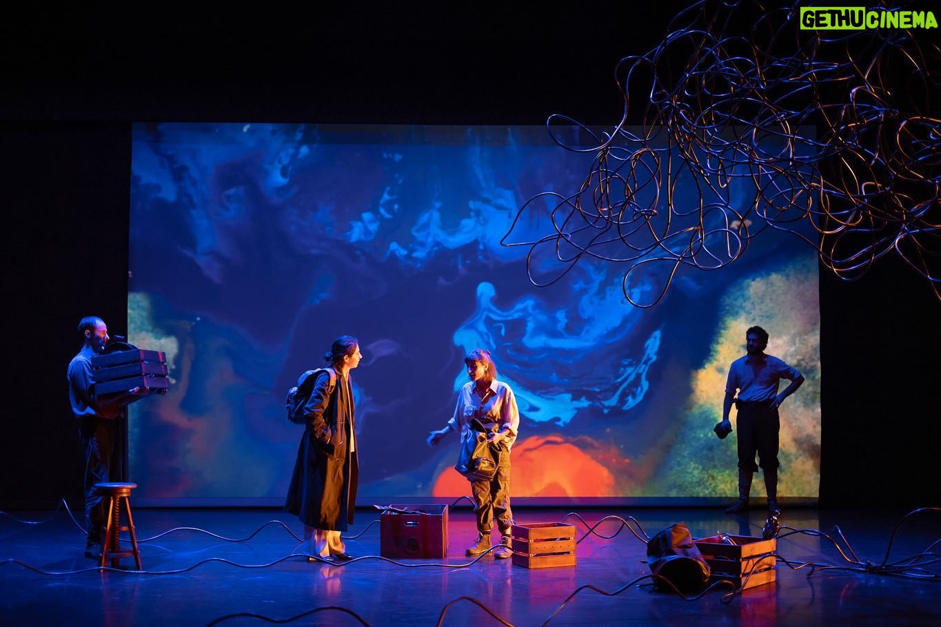 Rita Cabaço - 193 Likes - ESQUECIMENTO
Estreamos às 21h, no @teatro_viriato
Criação coletiva: Teatro da Cidade
Texto: Guilherme Gomes
Interpretação: Bernardo Souto, Guilherme
Gomes, João Reixa, Nídia Roque e Rita Cabaço
Cenografia e Pintura: Ângela Rocha
Desenho de luz: Rui Seabra
Desenho de som: Sofia Queiroz
Produção: Margarida Silva
Captação de vídeo e edição: Pedro Jorge
Registo fotográfico e vídeo: Luís Belo
Coprodução Teatro Viriato
Apoio Direção-Geral das Artes, Fundação GDA e
Município de Viseu- Eixo Cultura Viseu
Ph: Luís Belo
@teatro_viriato
@fundacao_gda
@dg.artes
@municipio_viseu