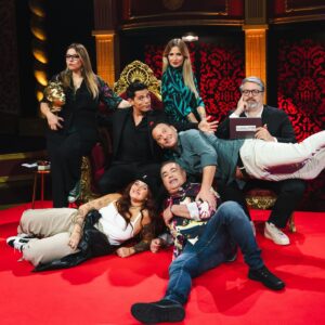 Rita Marrafa de Carvalho Instagram - Termina hoje mais uma temporada do @taskmasterpt 
O programa que conseguiu o que há muito nenhum outro, na televisão portuguesa, tinha alcançado: congregar a família, juntar várias gerações no sofá, frente à TV, à hora certa, para não perderem horas de entretenimento de qualidade. Trouxeram uma espécie de pacificação no audiovisual generalista. 

Tínhamos perdido essa efeito há muitos anos. Com a emissão não linear, com o streaming, com a trashtv. 
Há um mérito inegável nessa conquista: o empenho e génio do @vascopalmeirim e do @nunomarkl 
Mais do que um gosto, foi um imenso privilégio aceitar o desafio de participar nesta temporada e de ter partilhado palco com a @madalena_abecasis , o @candycosta , o @toyferraofficial e a @carolinadeslandes 

@rtppt , aguardamos pela nova season quanto antes. 
Mais do que a querermos, precisamos todos dela.
