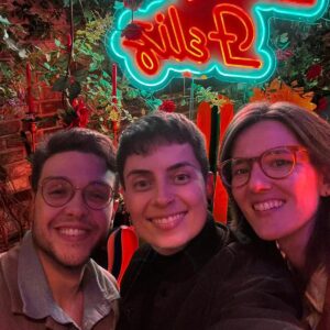 Rita von Hunty Instagram - Estes são os últimos instantes antes do embarque de volta. O coração aperta, metade de mim é saudade do mundo que conhecia em São Paulo, a outra metade de saudade do mundo que conheci em Sydney.

2 meses... quanta coisa coube neste 60 dias. Pensei em escrever várias linhas, apaguei algumas vezes. Não sabia que fotos postar aqui, temos tantas linsas, escolhi as mais recentes da galeria. Acho que me contento em escrever: amo vocês, ano que vem a gente volta, visitem assim que der, meu coração vai dar uma festa a cada mensagem vinda de vocês.

 Que a gente continue sempre admirando esta nossa capacidade de fazer laço sem dar nó.

Mil beijos!
