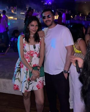 Ritesh Sidhwani Instagram - It’s the happywala din of the foundation of our family and the rock on which we all stand.Happy birthday @dollysidhwani my bestest friend my love and the mommy to our Buoys. Wishing you a lifetime of happiness and love ❤️