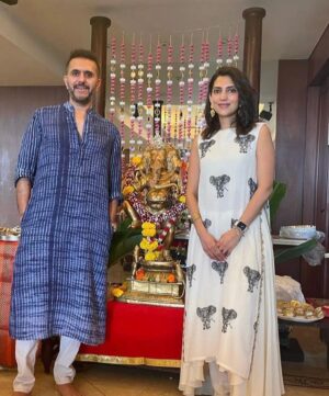 Ritesh Sidhwani Instagram - May the divine blessings of Lord Ganesha bring eternal happiness and peace to all.  #GaneshChaturthi