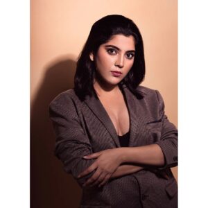Ritika Sukheeja Instagram - Sometimes you gotta be both
'Beauty and the Beast'
Beautifully captured by @johndinakaranphotography 
Mua @o7bridalartistry 
.
.
.
.
#portraitsquad #portraitshots #boutique #fashion #style #love #cute  #beauty #beautiful #pretty #eyes #model #dress  #heels #styles #outfit #jewelry #shopping #smile #misskollywood #missindia #beautypageant #pageant #missindia #pagentry #model