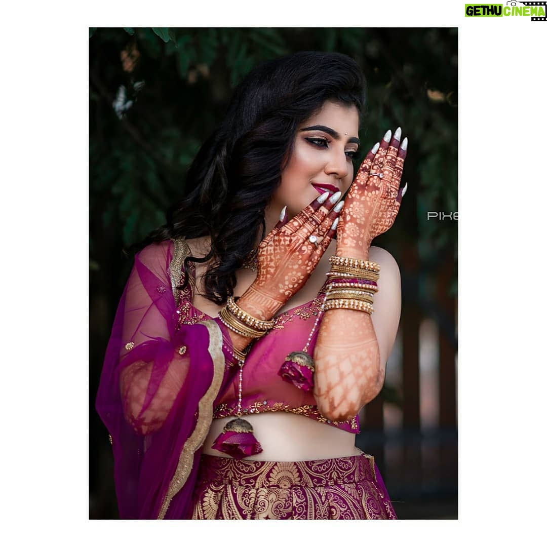 Ritika Sukheeja - 729 Likes - Tale as old as times!
.
.
.
Mua @melen_makeover
Photographer @pixelbeez_weddingphotography
Mehendi @the_hennaist
Garment @adhiktha_by_sn
Jewelry @elite.bridal.store
Bangles @anthathi_by_shribhu
.
.
.
.
.
.
.
.
.
.
.
.
.
.
.
#portraitsquad #portraitshots #boutique #fashion #style #love #cute #beauty #beautiful #pretty #eyes #model #dress #heels #styles #outfit #jewelry #shopping #smile #misskollywood #missindia #beautypageant #pageant #missindia #pagentry #model