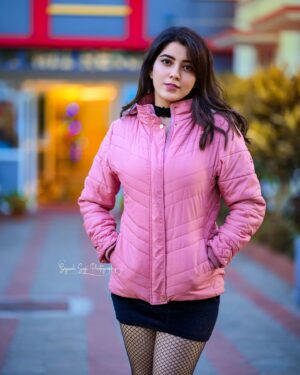 Ritika Sukheeja Instagram - It is the Season to Sparkle ❄️☃️
.
.
Pc @sajeesh.saji.3950
.
.
.
.
.
#portraitsquad #portraitshots #boutique #fashion #style #christmas #christmasspirit #beautiful #pretty #merrychristmas #model #dress  #heels #styles #outfit #jewelry #shopping #chennaimodels #misskollywood #missindia #beautypageant #pageant #missindia #pagentry #model