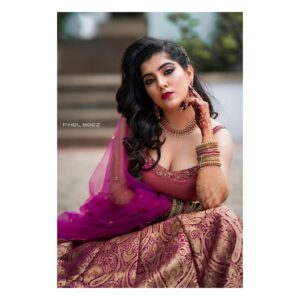 Ritika Sukheeja Instagram - Tale as old as times!
.
.
.
Mua @melen_makeover 
Photographer @pixelbeez_weddingphotography 
Mehendi @the_hennaist 
Garment @adhiktha_by_sn 
Jewelry @elite.bridal.store 
Bangles @anthathi_by_shribhu 
.
.
.
.
.
.
.
.
.
.
.
.
.
.
.
#portraitsquad #portraitshots #boutique #fashion #style #love #cute  #beauty #beautiful #pretty #eyes #model #dress  #heels #styles #outfit #jewelry #shopping #smile #misskollywood #missindia #beautypageant #pageant #missindia #pagentry #model