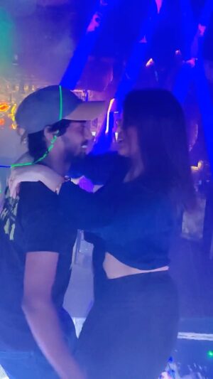 Ritika Sukheeja Instagram - One with @ritikasukheeja 💕 at Latino Tuesdays @tikitako_cbe 
#bachata #bachatasensual #bachataindia #salsakovai #salsachennai #salsamadras #salsaindia #bachatalondon
