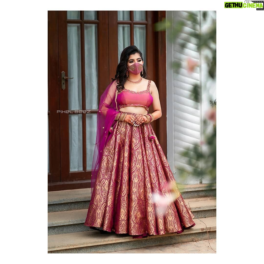 Ritika Sukheeja - 622 Likes - Tale as old as times!
.
.
.
Mua @melen_makeover
Photographer @pixelbeez_weddingphotography
Mehendi @the_hennaist
Garment @adhiktha_by_sn
Jewelry @elite.bridal.store
Bangles @anthathi_by_shribhu
.
.
.
.
.
.
.
.
.
.
.
.
.
.
.
#portraitsquad #portraitshots #boutique #fashion #style #love #cute #beauty #beautiful #pretty #eyes #model #dress #heels #styles #outfit #jewelry #shopping #smile #misskollywood #missindia #beautypageant #pageant #missindia #pagentry #model