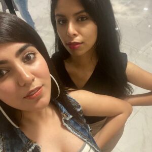 Ritika Sukheeja Instagram - Twin 😍 @subha_nandhini 
My doll has become so different in a good way and now we take pictures without and filters 😂😂😂😂. I'm just so glad about it. Grow more girl ,you deserve the best #misstamilnaduinternational . I call us a coven coz ik no one can handle us together as sisters.Love you loads dolly😘😘😘
#bffs
