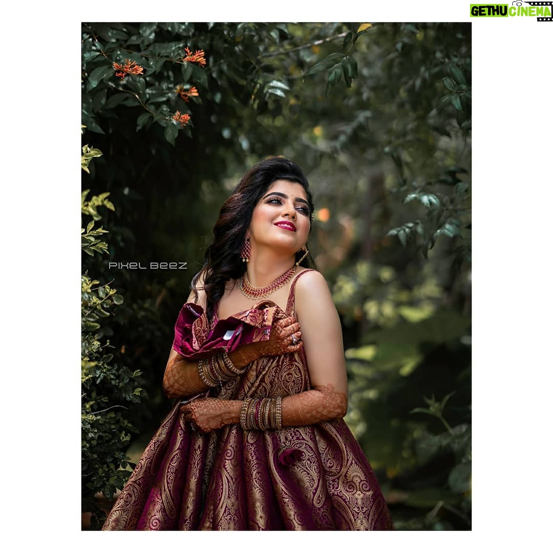 Ritika Sukheeja - 732 Likes - Tale as old as times!
.
.
.
Mua @melen_makeover
Photographer @pixelbeez_weddingphotography
Mehendi @the_hennaist
Garment @adhiktha_by_sn
Jewelry @elite.bridal.store
Bangles @anthathi_by_shribhu
.
.
.
.
.
.
.
.
.
.
.
.
.
.
.
#portraitsquad #portraitshots #boutique #fashion #style #love #cute #beauty #beautiful #pretty #eyes #model #dress #heels #styles #outfit #jewelry #shopping #smile #misskollywood #missindia #beautypageant #pageant #missindia #pagentry #model